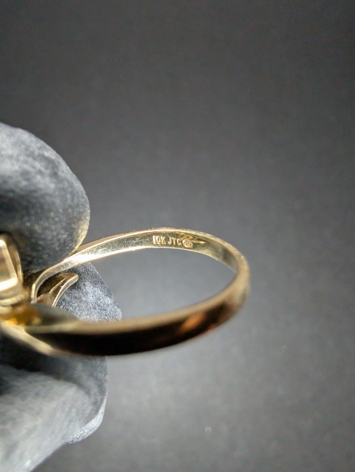 Solid 10k Yellow Gold Round Cut Blue and Green Gem Ring Size 8