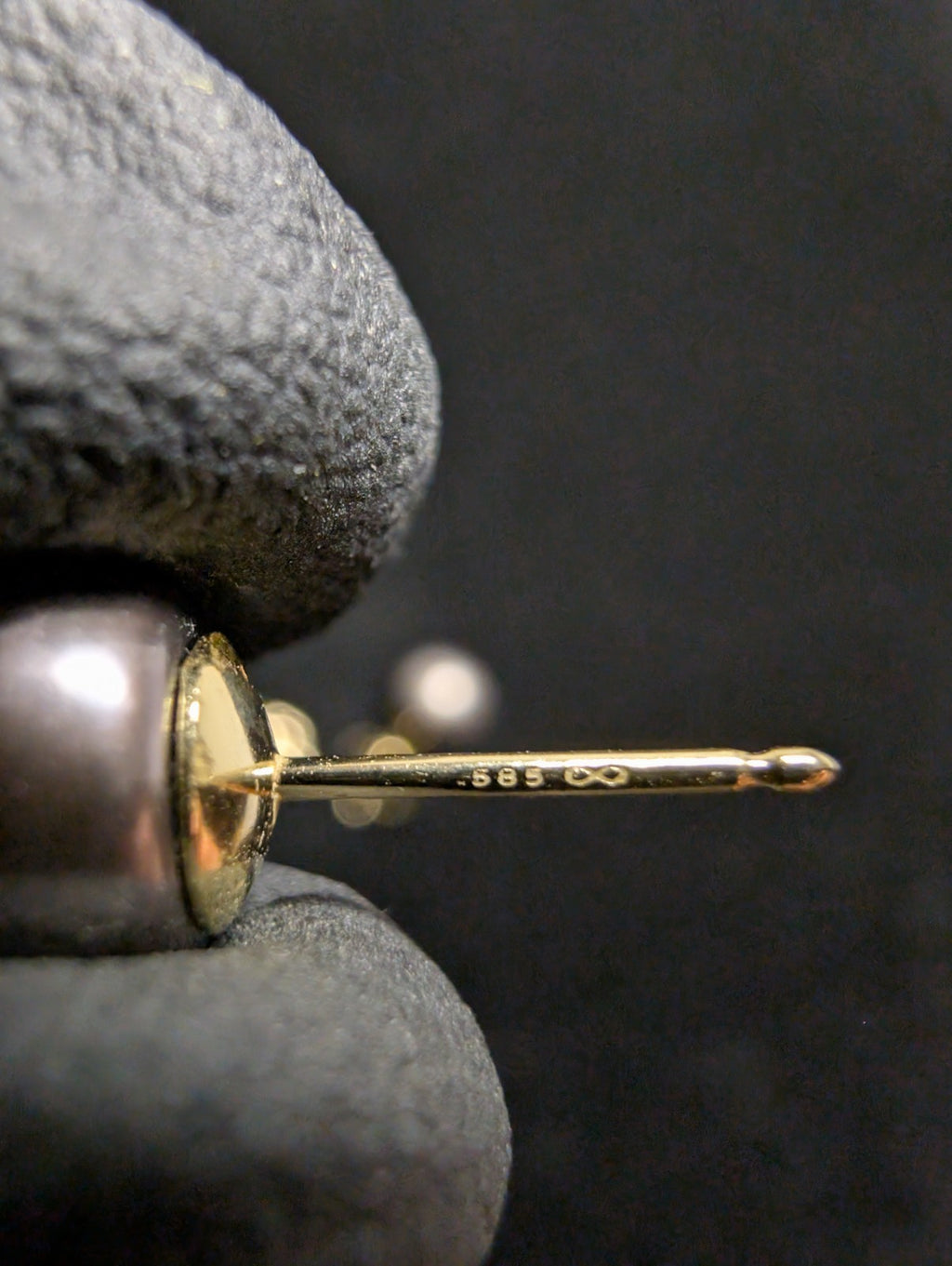 Vintage Solid 14K Gold Round 8.1mm Genuine Tahitian Pearl Stud Earrings