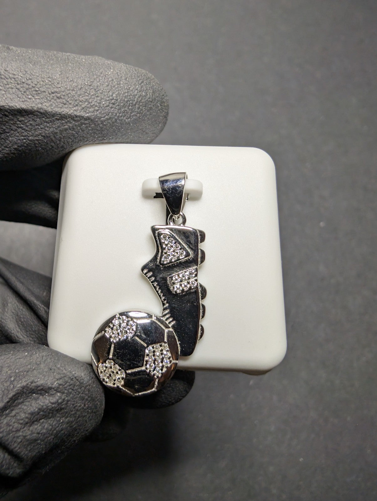 Solid 925 Sterling Silver Iced Out VVS D Moissanite Fútbol / Soccer Pendant